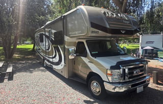 2015 Fleetwood Tioga RV - 2 Slide Outs, Low Miles