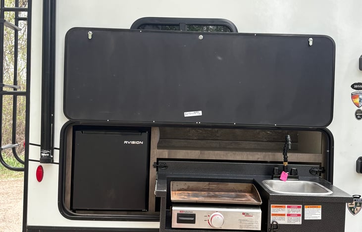 Sink and grill top slide out for easy access