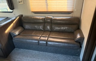 Austin & Jamie’s Cozy Family Adventure RV