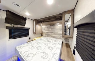 2022 CrossRoads Zinger 333D Travel Trailer