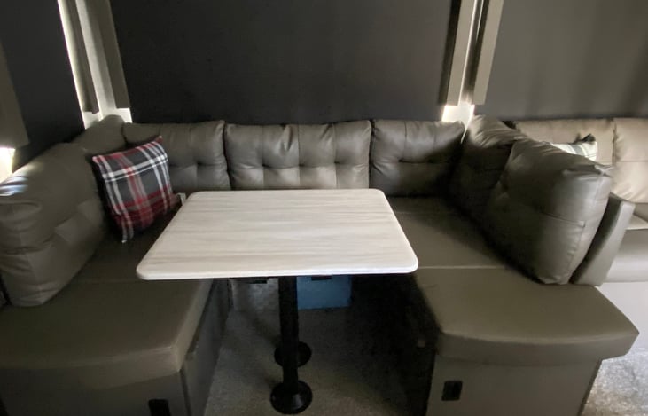 Kitchen seating area