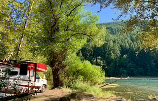 Lucy - Luxury RV for Your Stay in Camp Sherman