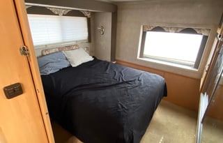 2005 Dolphin Motor Coach Dolphin A