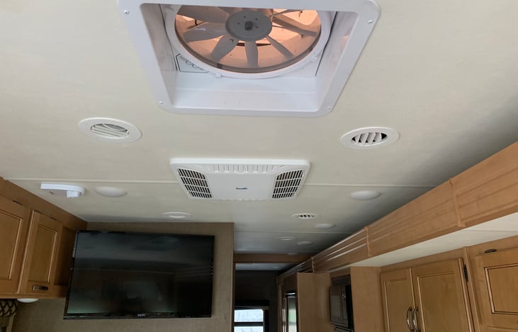 One ac and one fan in living room