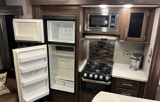 Fully Equipped RV- Perfect for Families or Couples