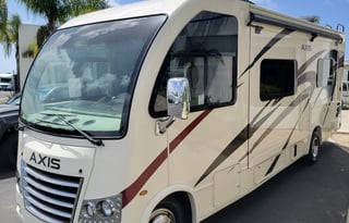 "Glam like New" 2021 Thor Axis. Free Parking