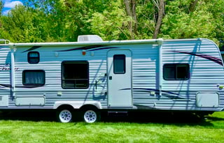 Luxe Galore! Newer, Ultra Clean! Spacious Bunks!