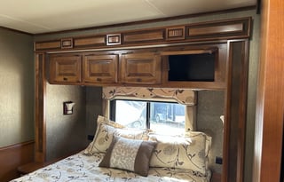 * 2013 Tiffin Allegro Open Road qba with BUNKS *