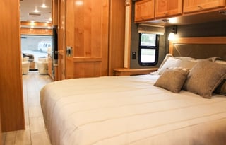 2021 Tiffin Luxury Diesel Pusher - Bath & 1/2!!