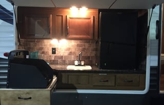 2016 Gulfstream Conquest—Fully stocked TT that sleeps 9!