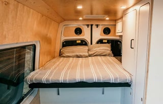 2022 Mercedes-Benz Sprinter 2500 V6 (off grid)
