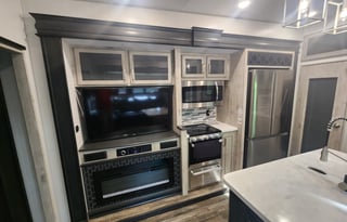 2023 Keystone Avalanche 378 BH