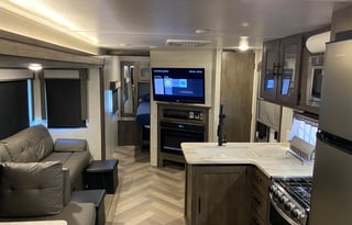 Sharona - 2021 FR Salem 26DBUD (Delivery Only)