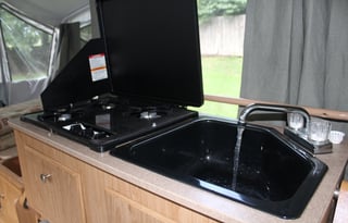 2007 Fleetwood Bayside Pop-Up (Fully Stocked!)