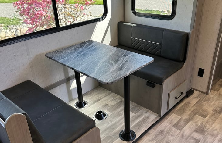 Alternate configuration for the dinette if you prefer this over the U shape.