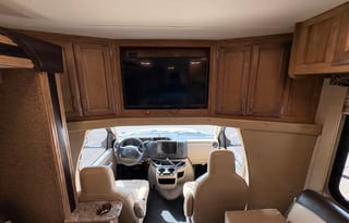 Park Anywhere! Maneuverable B+ Motorhome