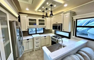 BEACON w/ King Bed, Res Kitchen 1.5 Baths & W/D