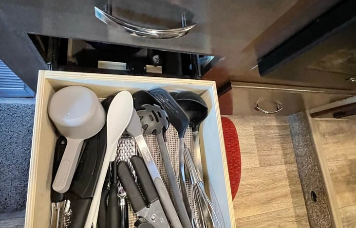 kitchen utensils inlcuded