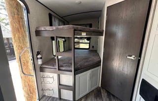 Keystone Bullet – On-Site Stay with Pool & Jacuzzi