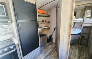 21 Outback Ultra Lite-Half ton / Pet Friendly