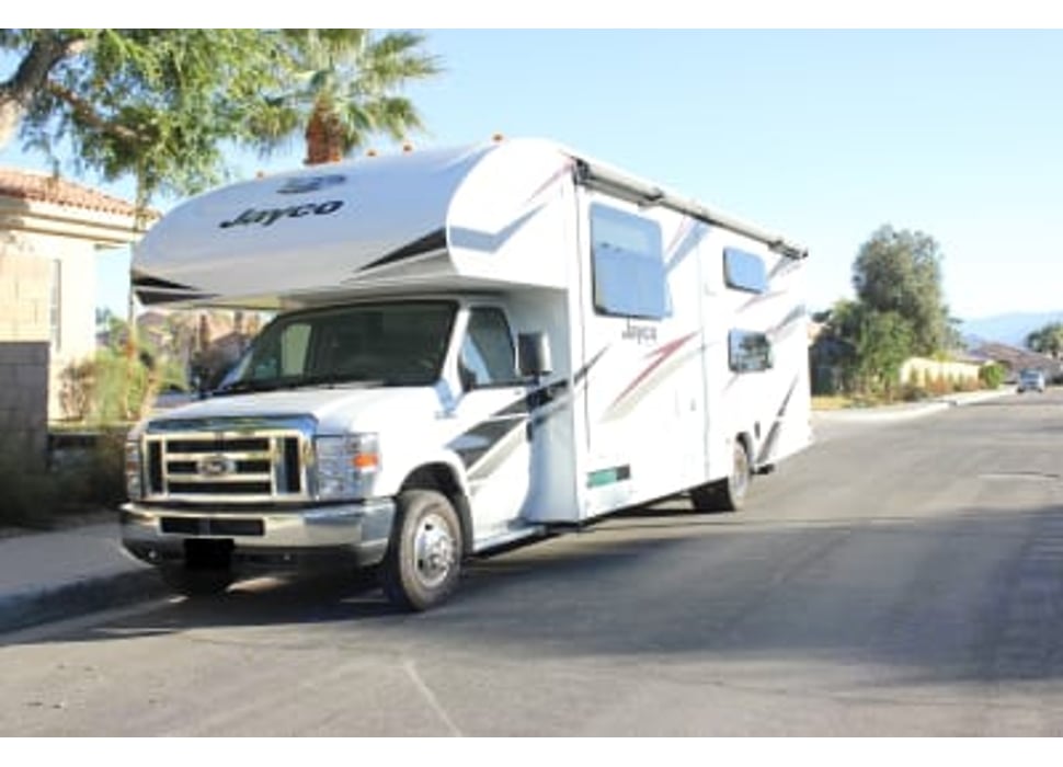 Class C Motor Home rentals in Bermuda Dunes