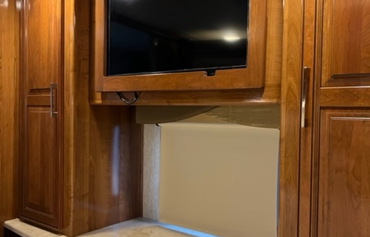 TV and storage in bedroom (without slides out)