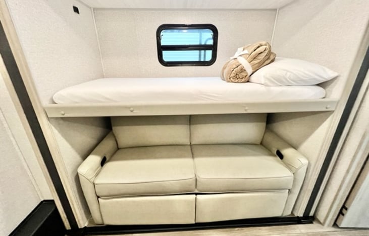 2nd room bunk with sofa/recliner that sleeps 2