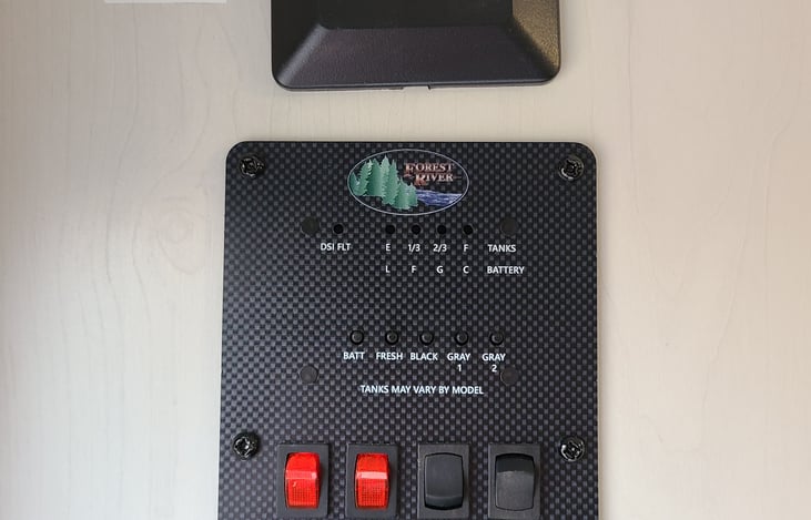 Control panel. Electric slide out and awning.