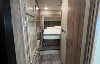 Luxury Family RV • Sleeps 7 • Fully Stocked