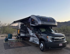 Thor Motor Coach Magnitude BB35