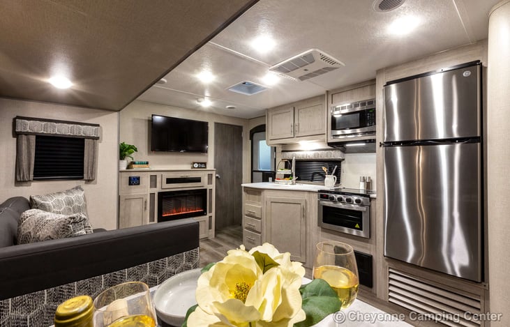 Living room/kitchen area