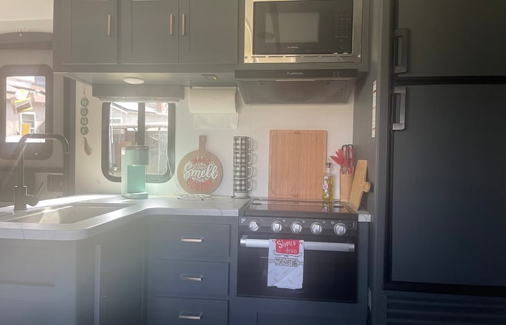 OPEN KITCHEN WITH LOTS OF SPACE