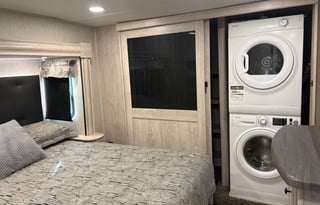 Hamilton's Hangout 3- Bunkhouse Beauty-NO PETS