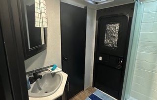 2022 Cherokee - Bring the kids!! Sleeps 9!!