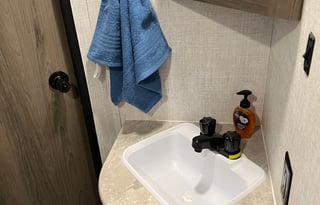 Beautiful & Spacious 30’ Gulf Stream w/ slide