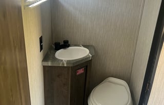 '20 40ft Vengeance Rogue 3 Bed 2 Bath sleep 10 CR1