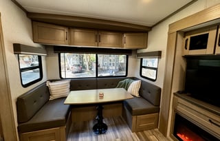 Luxury Family 5th wheel