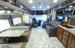 Luxury Disel Push, sleeps 8, 1.5 bath, washer &dry