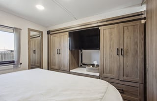 2023 Winnebago Vista 29V: Spacious & Luxurious