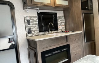 2022 Coleman Lantern LT 17B, Light and easy to tow