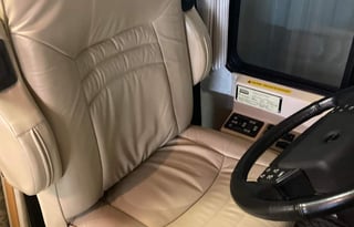 2005 Winnebago Journey 36M