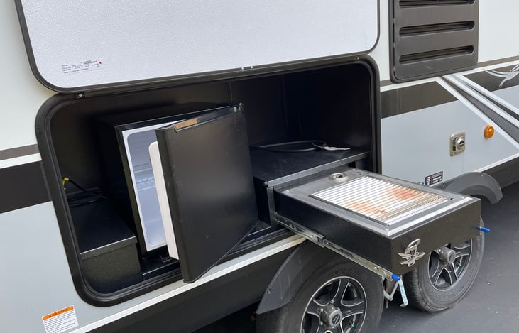 Outdoor fridge and cooktop