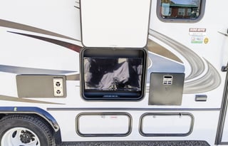 2021 27' RV with 3 Slides