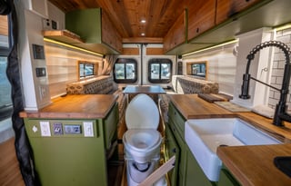 Serenity - Your Cozy Home on Wheels