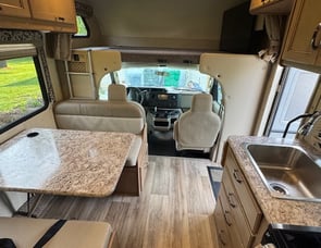 Thor Motor Coach Chateau 22B