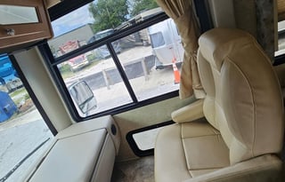 2015 Thor Motor Coach Windsport 32N