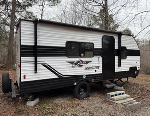Shasta RVs Compact 18FQ