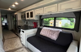Relaxing Luxury RV Rental w/bunkhouse