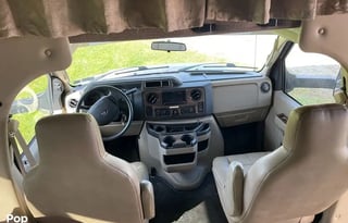 Breeze Family RV Rental - Kid and Pet Friendly