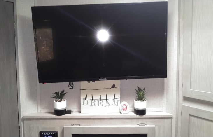 46" TV with DVD player and antenna.